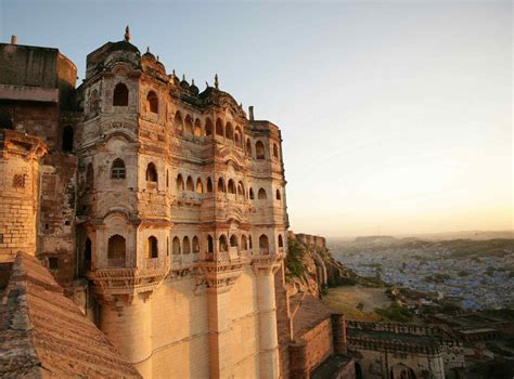  Zamek Mehrangarh - Zabytkowa Twierdza z Widokiem na Wspaniałe Miasto!